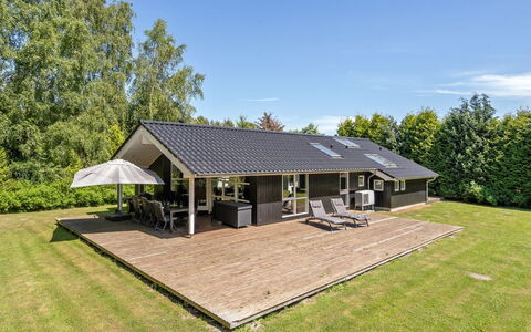 Nyalle - 1.3Km from the Sea: Gras, Huis, Dak, Huis, Verblijf, Struik, Land Lot, Landelijk Gebied, Boerderij, Groundcover