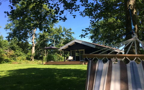 Freyja - 800M from the Sea: Dak, Huis, Huis, Verblijf, Deur, Siding, Dek, Veranda, Plank, Hardwood