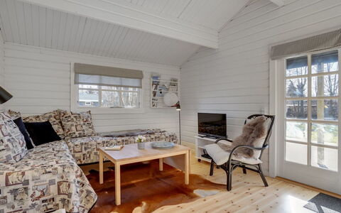 Freyja - 800M from the Sea: Dak, Huis, Huis, Verblijf, Deur, Siding, Dek, Veranda, Plank, Hardwood