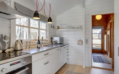 Freyja - 800M from the Sea: Dak, Huis, Huis, Verblijf, Deur, Siding, Dek, Veranda, Plank, Hardwood