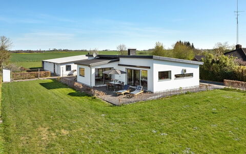 Ermelinda - 900M to the Fjord: Dak, Huis, Huis, Verblijf, Siding, Landgoed, Oprit, Garden Gebouwen, Werf, Schuur