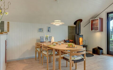 Tican - 400M from the Sea: Interieur Ontwerp, Flooring, Meubilair, Lichte Inrichting, Hout, Plafond, Verdieping, Verlichting, Kamer, Eetkamer