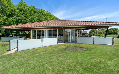 Helena - 250M from the Sea: Dak, Land Lot, Schaduw, Landgoed, Tuin, Gazon, Garden Gebouwen, Outdoor Structuur, Landscaping, Werf