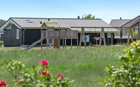 Helena - 250M from the Sea: Gebouw, Huis, Huis, Dak, Woongebied, Architectuur, Land Lot, Siding, Plain, Landelijk Gebied