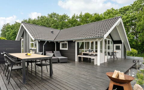 Sulo - 500M from the Sea: Huis, Huis, Dak, Woongebied, Verblijf, Landgoed, Boerderij, Gazon, Landscaping, Siding
