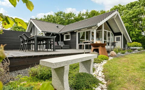 Sulo - 500M from the Sea: Huis, Huis, Dak, Woongebied, Verblijf, Landgoed, Boerderij, Gazon, Landscaping, Siding