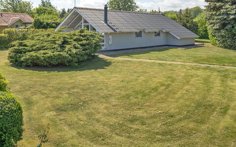 Jarmericus - 300M from the Sea: Gras, Groen, Struik, Dak, Tuin, Land Lot, Gazon, Huis