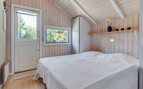 Jarmericus - 300M from the Sea: Hout, Plafond, Flooring, Verdieping, Slaapkamer, Huis, Plank, Hardwood, Bed, Beits