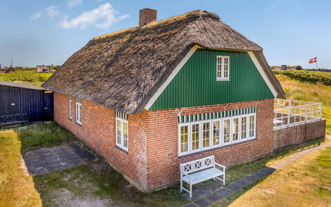 Katerina - 100M from the Sea: Dak, Huis, Huis, Verblijf, Deur, Siding, Dek, Veranda, Plank, Hardwood