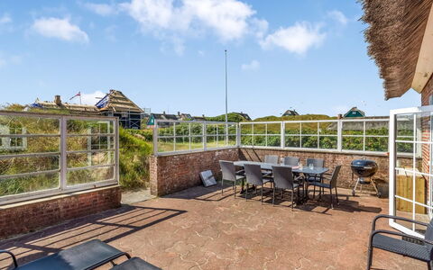 Katerina - 100M from the Sea: Dak, Huis, Huis, Verblijf, Deur, Siding, Dek, Veranda, Plank, Hardwood