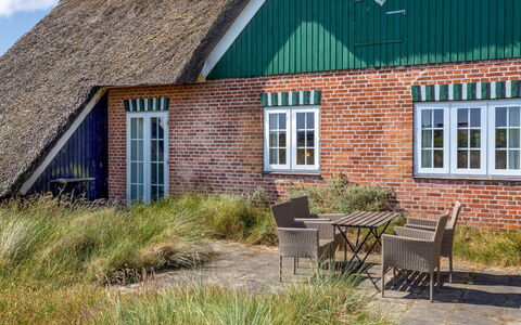 Katerina - 100M from the Sea: Dak, Huis, Huis, Verblijf, Deur, Siding, Dek, Veranda, Plank, Hardwood