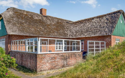 Katerina - 100M from the Sea: Dak, Huis, Huis, Verblijf, Deur, Siding, Dek, Veranda, Plank, Hardwood