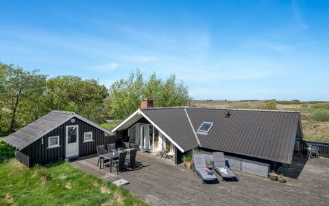 Maxie - 1.2Km from the Sea: Dak, Huis, Huis, Verblijf, Deur, Siding, Dek, Veranda, Plank, Hardwood