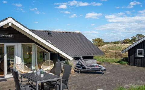 Maxie - 1.2Km from the Sea: Dak, Huis, Huis, Verblijf, Deur, Siding, Dek, Veranda, Plank, Hardwood
