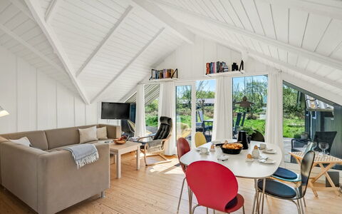 Maxie - 1.2Km from the Sea: Dak, Huis, Huis, Verblijf, Deur, Siding, Dek, Veranda, Plank, Hardwood