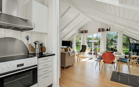 Maxie - 1.2Km from the Sea: Dak, Huis, Huis, Verblijf, Deur, Siding, Dek, Veranda, Plank, Hardwood
