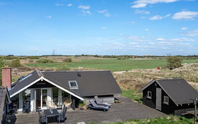 Maxie - 1.2Km from the Sea