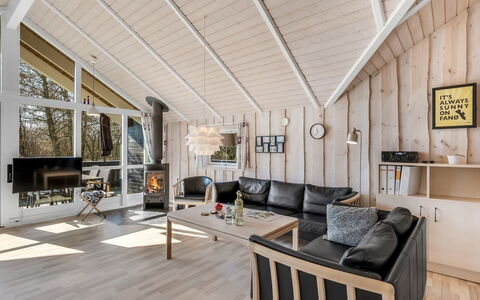 Germaine - 1.2Km from the Sea: Dak, Huis, Huis, Verblijf, Deur, Siding, Dek, Veranda, Plank, Hardwood