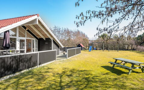 Germaine - 1.2Km from the Sea: Dak, Huis, Huis, Verblijf, Deur, Siding, Dek, Veranda, Plank, Hardwood