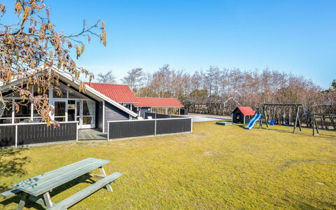 Germaine - 1.2Km from the Sea: Dak, Huis, Huis, Verblijf, Deur, Siding, Dek, Veranda, Plank, Hardwood