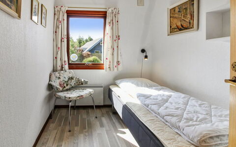 Asfrid - 3.5Km from the Sea: Muur, Hout, Meubilair, Interieur Ontwerp, Verdieping, Huis, Bed, Flooring, Slaapkamer, Huis