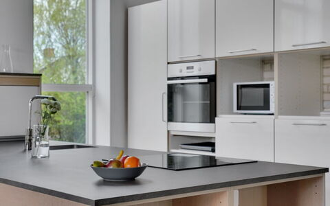 Henrieta - 4Km from the Sea: Keuken, Countertop, Meubilair, Toestel Van De Keuken, Cabinetry, Interieur Ontwerp, Major Appliance, Huishoudapparatuur, Flooring, Huis