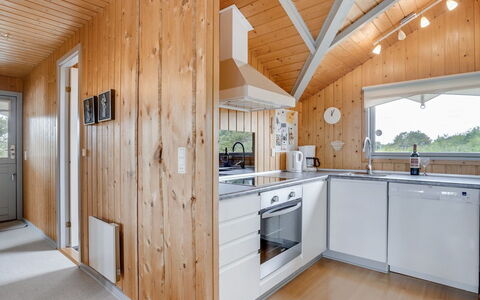 Bryniulf - 1.8Km from the Sea: Keuken, Hout, Plafond, Flooring, Interieur Ontwerp, Countertop, Huis, Toestel Van De Keuken, Verdieping, Cabinetry