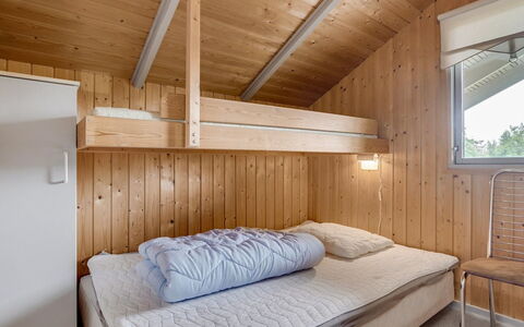 Bryniulf - 1.8Km from the Sea: Muur, Slaapkamer, Interieur Ontwerp, Hout, Bed, Plafond, Verdieping, Flooring, Laken, Bedding