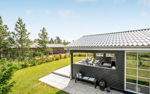 Riekje - 2.3Km from the Sea: Dak, Huis, Huis, Verblijf, Deur, Siding, Dek, Veranda, Plank, Hardwood