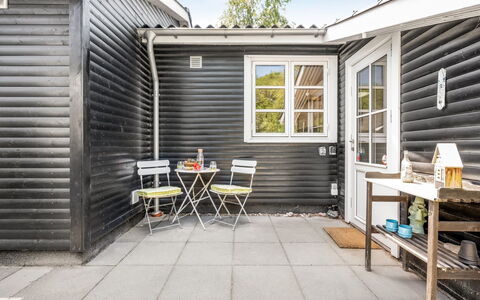 Riekje - 2.3Km from the Sea: Dak, Huis, Huis, Verblijf, Deur, Siding, Dek, Veranda, Plank, Hardwood