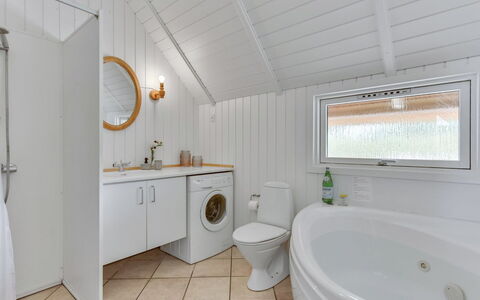 Merta: Loodgieterswerkinrichting, Flooring, Plafond, Verdieping, Interieur Ontwerp, Badkamer, Wastafel, Kraan, Loodgieter, Badkamerkast