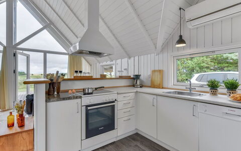 Merta: Flooring, Keuken, Hout, Plafond, Interieur Ontwerp, Verdieping, Countertop, Meubilair, Cabinetry, Houten Vloer