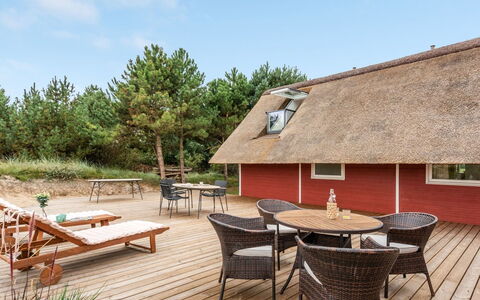 Merta: Struik, Stedelijk Ontwerp, Groundcover, Steen, Appartement, Landgoed, Metselwerk, Balkon, Landscaping