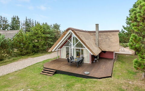 Merta: Struik, Stedelijk Ontwerp, Groundcover, Steen, Appartement, Landgoed, Metselwerk, Balkon, Landscaping