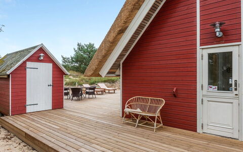 Merta: Struik, Stedelijk Ontwerp, Groundcover, Steen, Appartement, Landgoed, Metselwerk, Balkon, Landscaping