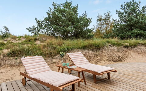 Merta: Struik, Stedelijk Ontwerp, Groundcover, Steen, Appartement, Landgoed, Metselwerk, Balkon, Landscaping