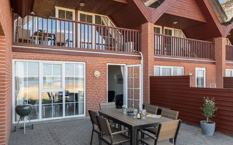 Deljan - 3.5Km from the Sea: Struik, Stedelijk Ontwerp, Groundcover, Steen, Appartement, Landgoed, Metselwerk, Balkon, Landscaping