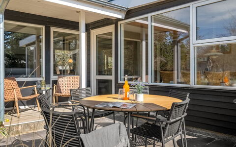 Yall - 1Km from the Sea: Hout, Dak, Architectuur, Huis, Huis, Verblijf, Siding, Hardwood, Helling, Landgoed