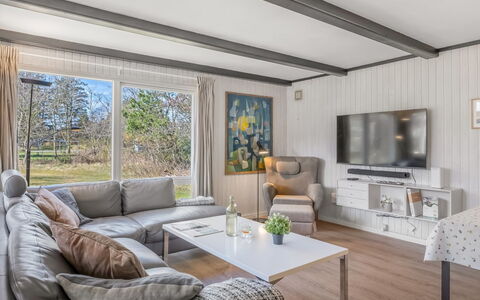 Yall - 1Km from the Sea: Hout, Dak, Architectuur, Huis, Huis, Verblijf, Siding, Hardwood, Helling, Landgoed