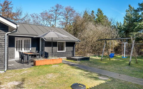 Yall - 1Km from the Sea: Hout, Dak, Architectuur, Huis, Huis, Verblijf, Siding, Hardwood, Helling, Landgoed