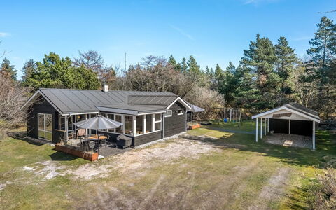 Yall - 1Km from the Sea: Hout, Dak, Architectuur, Huis, Huis, Verblijf, Siding, Hardwood, Helling, Landgoed