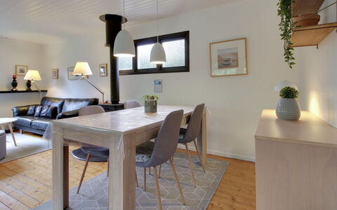 Hannu - 900M from the Sea: Meubilair, Interieur Ontwerp, Flooring, Muur, Verdieping, Hout, Eetkamer, Plafond, Tafel, Kamer