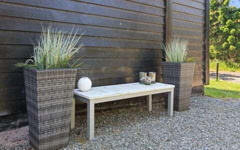 Hannu - 900M from the Sea: Bloempot, Buitenmeubels, Tuin, Hardwood, Plank, Kamerplant, Kruid