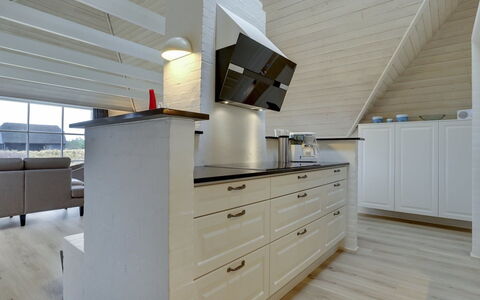 Ege - 200M from the Sea: Flooring, Interieur Ontwerp, Hout, Cabinetry, Countertop, Keuken, Verdieping, Plafond, Meubilair, Houten Vloer