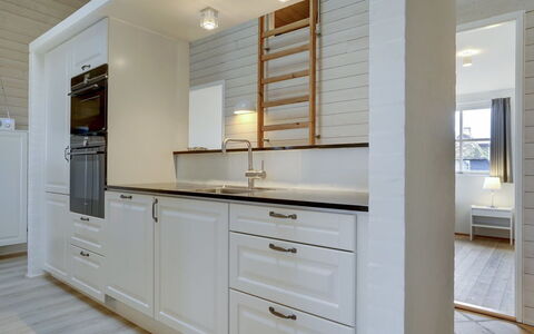 Ege - 200M from the Sea: Flooring, Interieur Ontwerp, Hout, Countertop, Cabinetry, Verdieping, Keuken, Meubilair, Houten Vloer, Huis