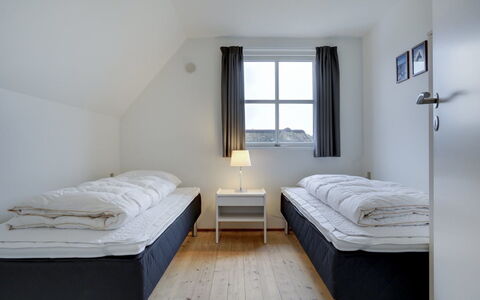 Ege - 200M from the Sea: Bed, Slaapkamer, Verdieping, Bedding, Laken, Linens, Bed Frame, Plafond, Slaapzaal