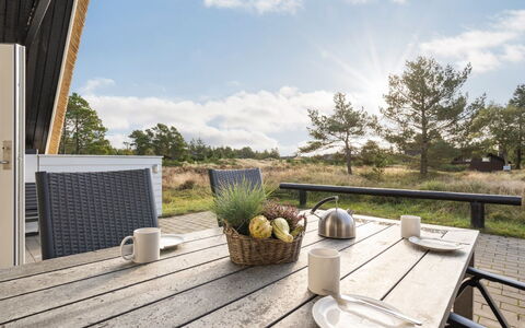 Gerdis - 1.6Km from the Sea: Architectuur, Dak, Huis, Samengesteld Materiaal, Daylighting, Siding, Oprit