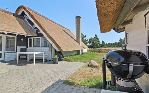 Gerdis - 1.6Km from the Sea: Architectuur, Dak, Huis, Samengesteld Materiaal, Daylighting, Siding, Oprit