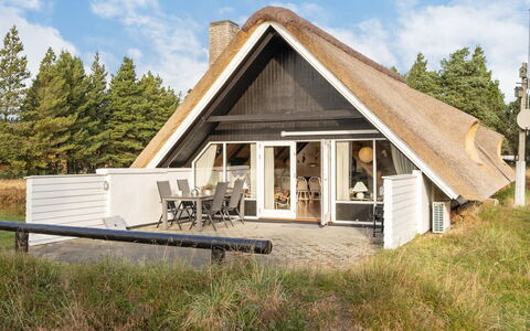 Gerdis - 1.6Km from the Sea: Architectuur, Dak, Huis, Samengesteld Materiaal, Daylighting, Siding, Oprit