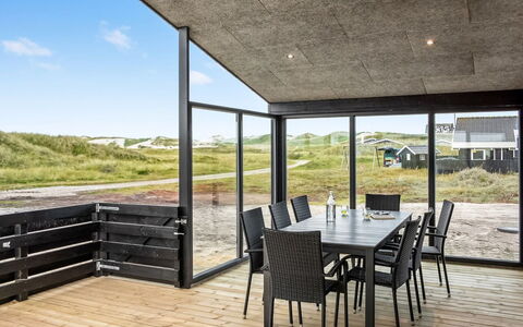 Birger - 300M from the Sea: Struik, Stedelijk Ontwerp, Groundcover, Steen, Appartement, Landgoed, Metselwerk, Balkon, Landscaping